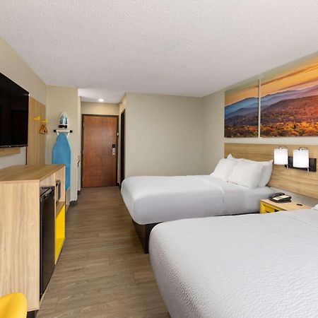 Days Inn By Wyndham Glasgow Dış mekan fotoğraf