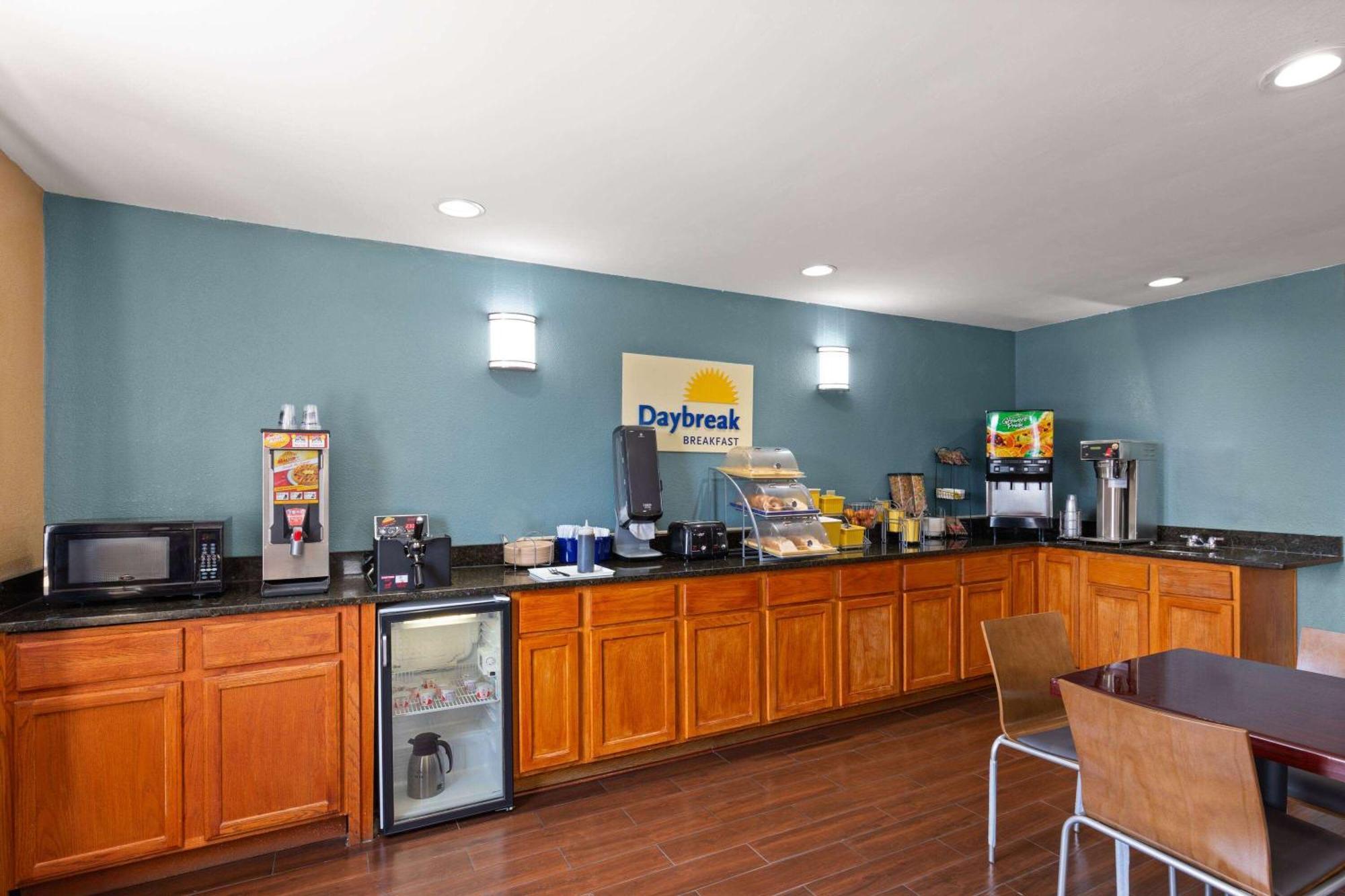 Days Inn By Wyndham Glasgow Dış mekan fotoğraf
